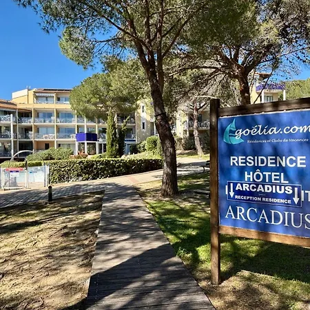 Le Des Pins, Terrasse & Piscine En Pinede Semesterbostad